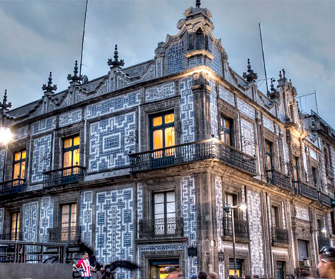 Visita los palacios de la Ciudad de México de noche